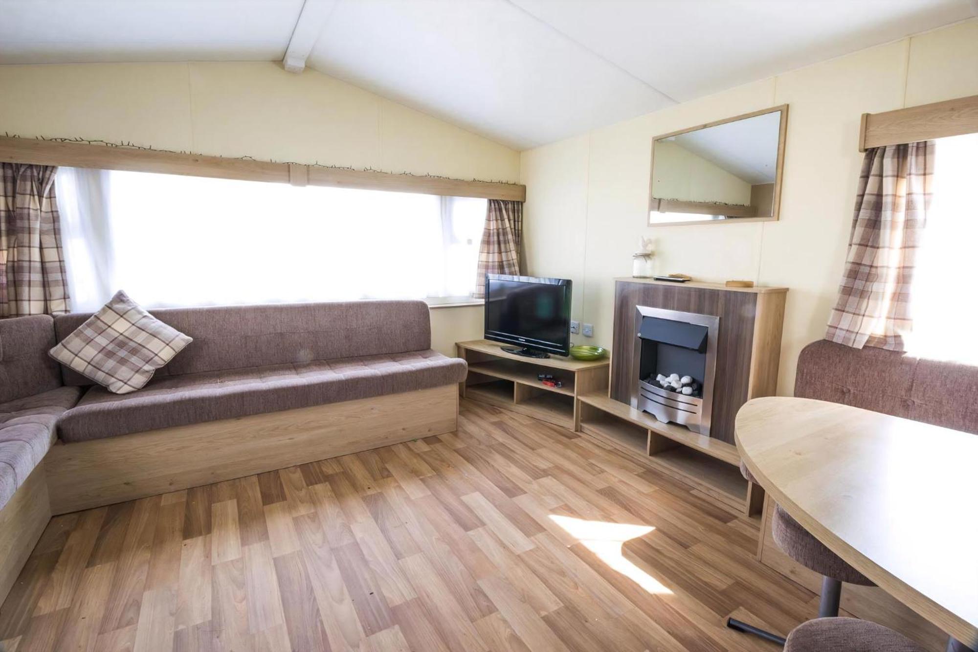 Superb 8 Berth Caravan Near Walton-On-The-Naze In Essex Ref 17175 Eksteriør bilde